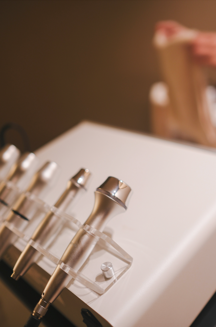 B Tech Treatment 細胞機亮眼活膚療程