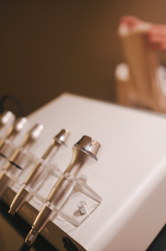 B Tech Treatment 細胞機亮眼活膚療程